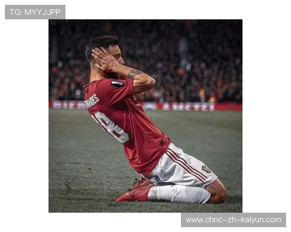 哈兰德在私下学做面包，被拍到揉面笑成表情包